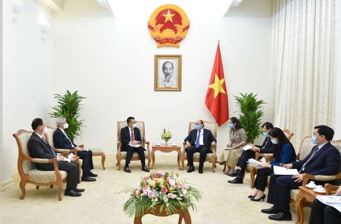 Thủ tướng Nguyễn Xuân Phúc tiếp ông Roongrote Rangsiyopash, Chủ tịch kiêm Giám đốc Điều hành Tập đoàn SCG. (Ảnh: VGP)