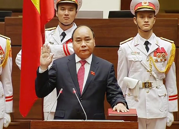 Thủ tướng Nguyễn Xuân Phúc tuyên thệ nhận chức ngày 26/7/2016 sau khi Quốc hội bầu Thủ tướng Chính phủ.