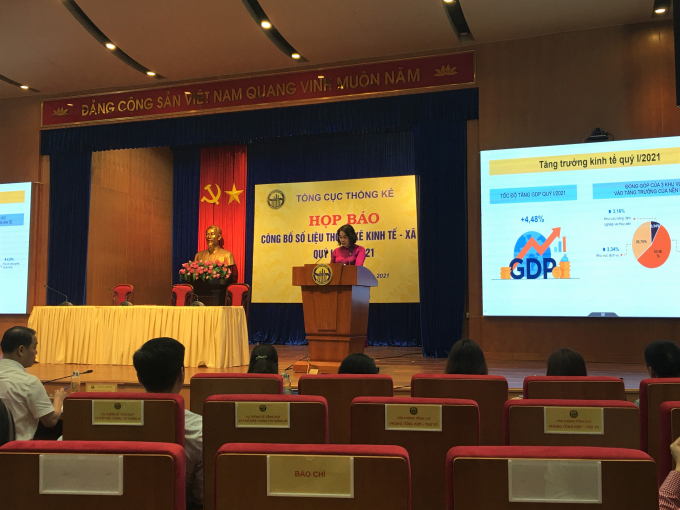Bà Nguyễn Thị Hương, Tổng cục trưởng Tổng cục Thống kê công bố GDP quý I năm 2021.