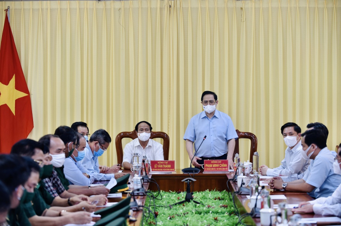 Thủ tướng Phạm Minh Chính, Phó Thủ tướng Lê Văn Thành làm việc tại Bộ Chỉ huy Bộ đội Biên phòng tỉnh An Giang, chiều 9/5. (Ảnh: VGP)