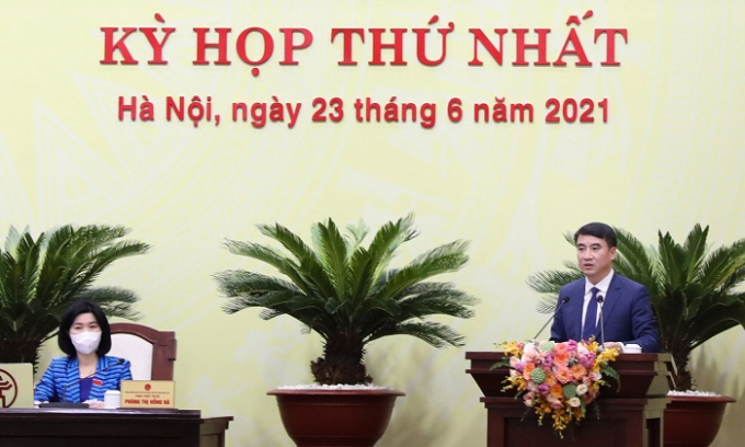 Giám đốc Sở Tài chính Hà Nội Nguyễn Xuân Lưu trình bày về Tờ trình.