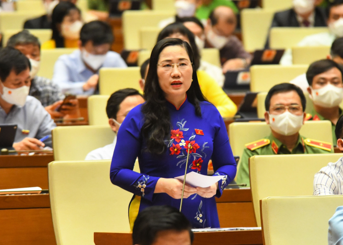 Đại biểu Nguyễn Thị Thủy - Đoàn ĐBQH tỉnh Bắc Kạn, phát biểu tại phiên thảo luận.