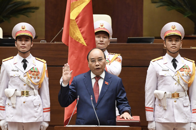 Chủ tịch nước Nguyễn Xuân Phúc tuyên thệ.