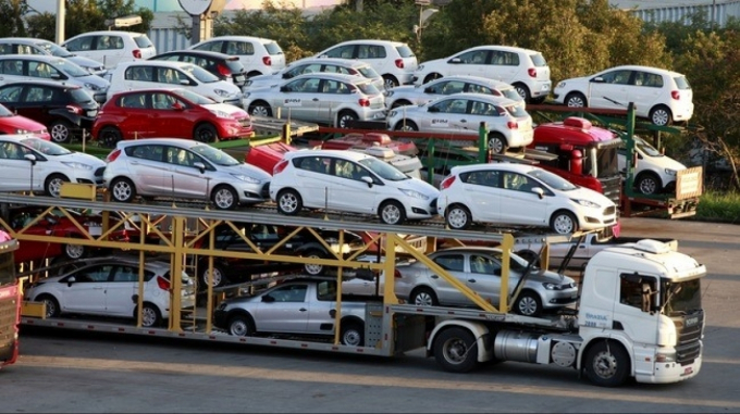 Ôtô nguyên chiếc nhập khẩu giảm gần 4,2 nghìn chiếc trong tháng 8.