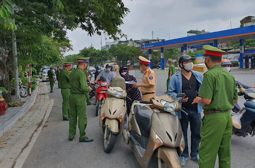 Hà Nội sẽ không kiểm soát giấy đi đường ở vùng xanh.