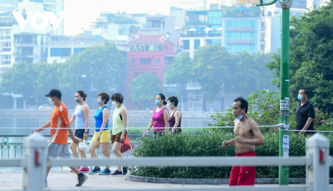 Hà Nội cho phép người dân tập thể dục thể thao ngoài trời.