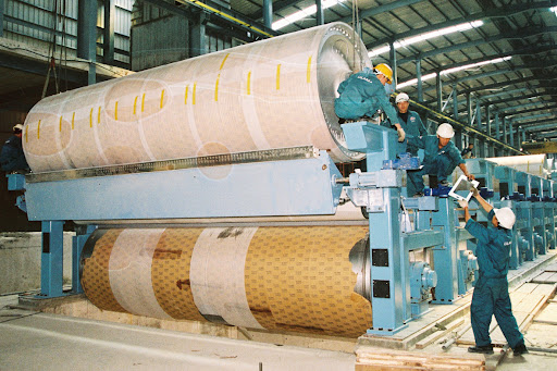 Dự án nhà máy sản xuất giấy Kraft Vina công suất 800.000 tấn/năm (Nhật Bản), tổng vốn đầu tư 611,4 triệu USD với mục tiêu sản xuất giấy kraft, giấy lót và giấy bao bì tại Vĩnh Phúc (cấp Giấy chứng nhận đăng ký đầu tư ngày 23/7/2021).
