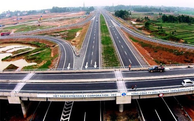 Dự án đường bộ cao tốc Bắc - Nam phía Đông phải hoàn thành cơ bản vào năm 2025.