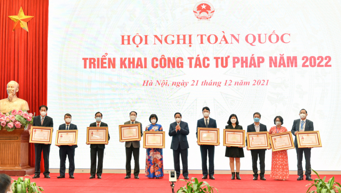 Thủ tướng Phạm Minh Chính trao các phần thưởng cao quý của Đảng, Nhà nước tặng các tập thể, cá nhân có thành tích xuất sắc.