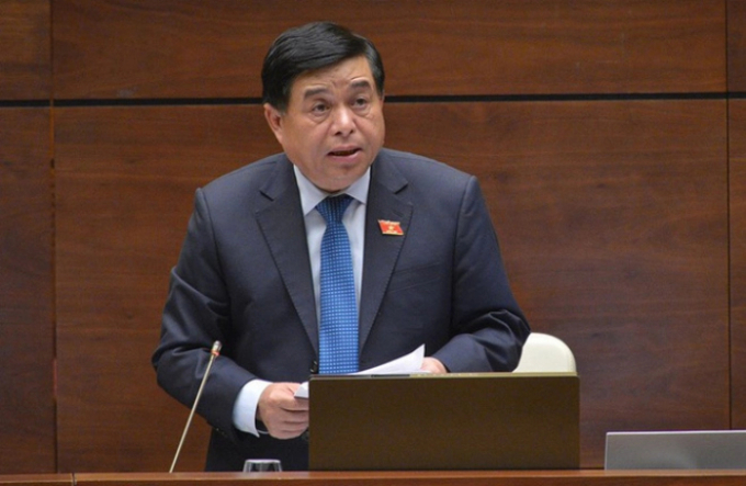 Bộ trưởng Bộ Kế hoạch và Đầu tư Nguyễn Chí Dũng trình bày Tờ trình tóm tắt Dự thảo Nghị quyết của Quốc hội về chính sách tài khóa, tiền tệ để hỗ trợ Chương trình phục hồi và phát triển kinh tế - xã hội.