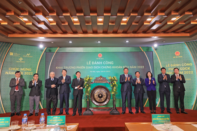 Bộ trưởng Hồ Đức Phớc tham dự Lễ đánh cồng khai trương phiên giao dịch đầu tiên của năm 2022 do Sở Giao dịch Chứng khoán Hà Nội (HNX) tổ chức.