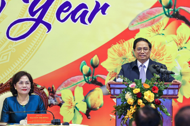 Thủ tướng Chính phủ Nguyễn Xuân Phúc tới thăm, động viên đội ngũ cán bộ, người lao động Ngân hàng Nhà nước Việt Nam và ngành ngân hàng.