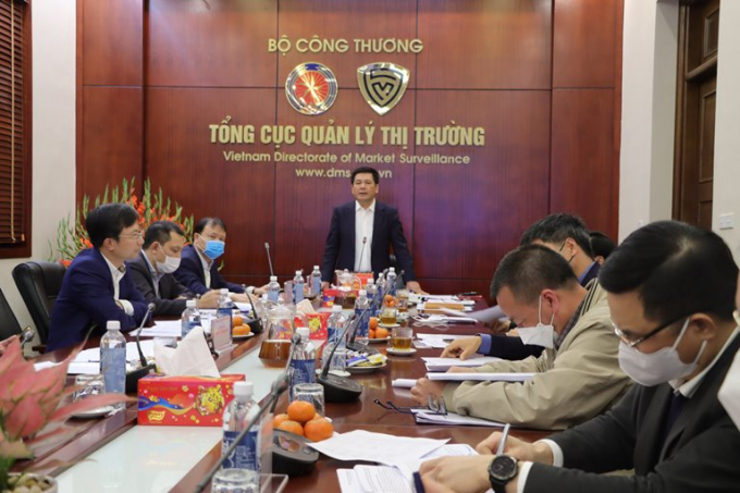 Bộ trưởng Bộ Công Thương Nguyễn Hồng Diên đã có cuộc họp khẩn trước diễn biến giá xăng dầu trên thế giới có nhiều biến động, tình hình cung ứng tại thị trường trong nước có dấu hiệu bất ổn.