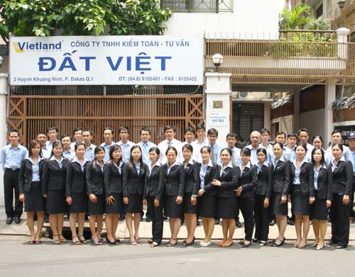 UBCK cho biết có 4 kiểm toán viên thuộc 2 công ty Kiểm toán &Tư vấn Đất Việt, Kiểm toán & Thẩm định giá Việt bị đình chỉ.