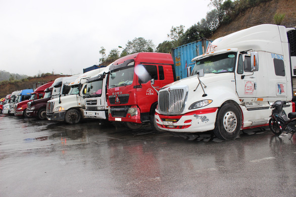Hàng trăm xe container hàng hóa, nông sản nằm chờ nhiều ngày qua sẽ được thông quan tại cửa khẩu quốc tế Hữu Nghị.