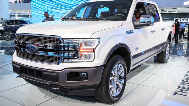 Ford triệu hồi hơn 200.000 xe bán tải F-150 dính lỗi đèn pha.