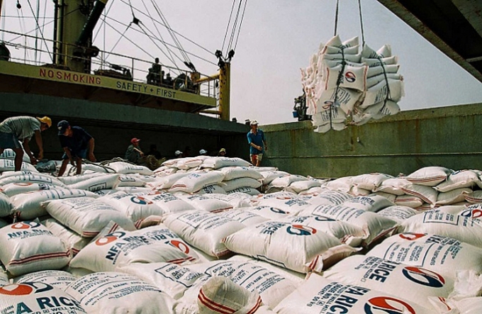 Bộ Tài chính kiến nghị tạm dừng xuất khẩu gạo tẻ thường đến hết ngày 15.6.2020 là để đảm bảo mua đủ gạo dự trữ quốc gia. (Ảnh minh họa)