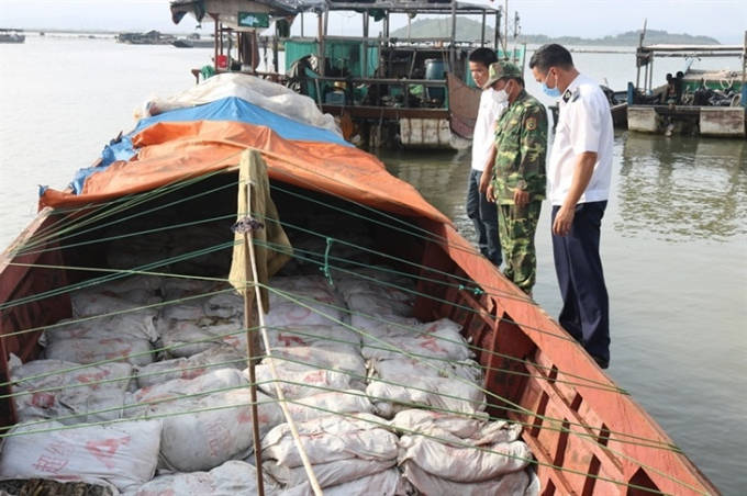 BĐBP Quảng Ninh bắt giữ gần 16 tấn thực phẩm bẩn. (Ảnh: Báo Biên phòng)
