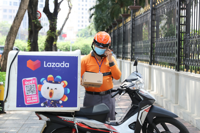 Sàn thương mại điện tử Lazada bị First News khởi kiện vì tiếp tay tiêu thụ hàng giả, sách giả. (Ảnh minh họa)