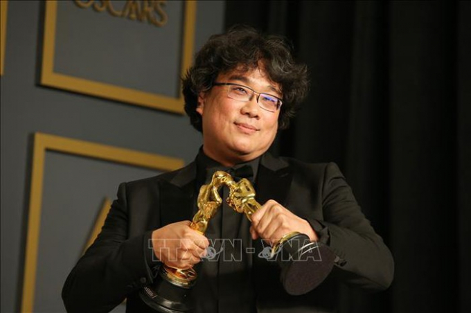 Đạo diễn phim “Parasite” Bong Joon-ho tại Lễ trao giải Oscar lần thứ 92 ở nhà hát Dolby, Los Angeles, Mỹ, ngày 9/2/2020. Ảnh: THX/TTXVN
