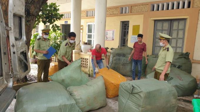 Hàng nghìn sản phẩm may mặc tại Lạng Sơn bị thu giữ để xác minh nguồn gốc (Ảnh QLLT)