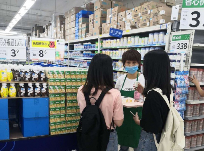 Lần đầu tiên sữa đậu nành Việt chính thức lên kệ Walmart.