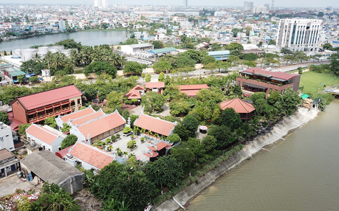 Khu sinh thái Lưu Gia Trang “mọc” bên đê sông Đào dính hàng loạt sai phạm.