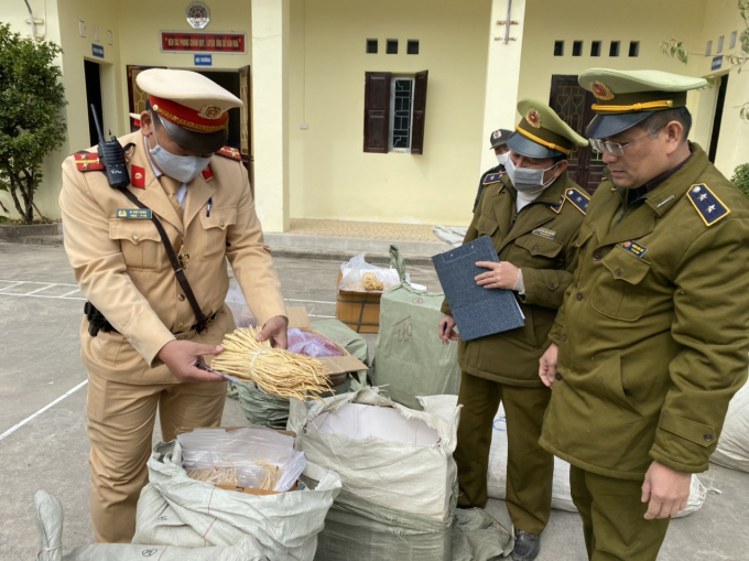 Lực lượng QLTT Lạng Sơn ngăn chặn hơn 1,2 tấn dược liệu nhập lậu.