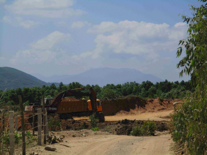 Khu vực Công ty Thanh Huy khai thác đất không phép tại núi Hòn Ách.