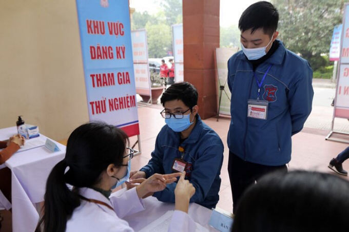 Viện Vaccine và sinh phẩm y tế bắt đầu tuyển tình nguyện tham gia thử nghiệm lâm sàng giai đoạn một vaccine Covivac- vaccine thứ hai của Việt Nam. (Ảnh minh họa)
