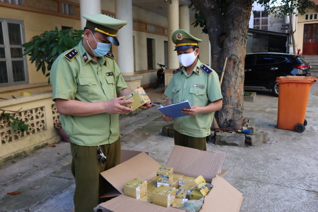 Lực lượng QLTT Lạng Sơn vừa thu giữ, xử lý hàng nghìn điếu thuốc lá điện tử. (Ảnh: QLTT)