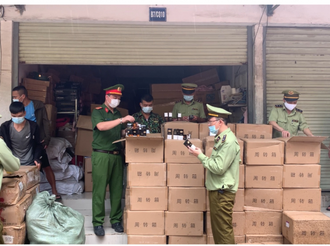 Lực lượng chức năng tỉnh Lạng Sơn vừa phối kết hợp phát hiện và thu giữ hàng nghìn sản phẩm mỹ phẩm nhập lậu tại địa bàn huyện Văn Lãng.