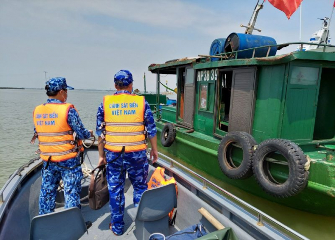 Bộ Tư lệnh Vùng Cảnh sát biển 1 tạm giữ 25.000 lít dầu DO không rõ nguồn gốc.