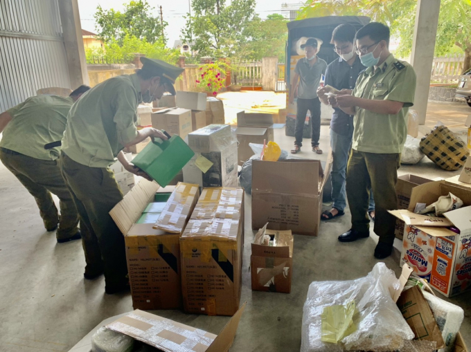 Cục QLTT tỉnh Thừa Thiên Huế thu giữ hơn 1.200 sản phẩm mỹ phẩm có dấu hiệu nhập lậu.