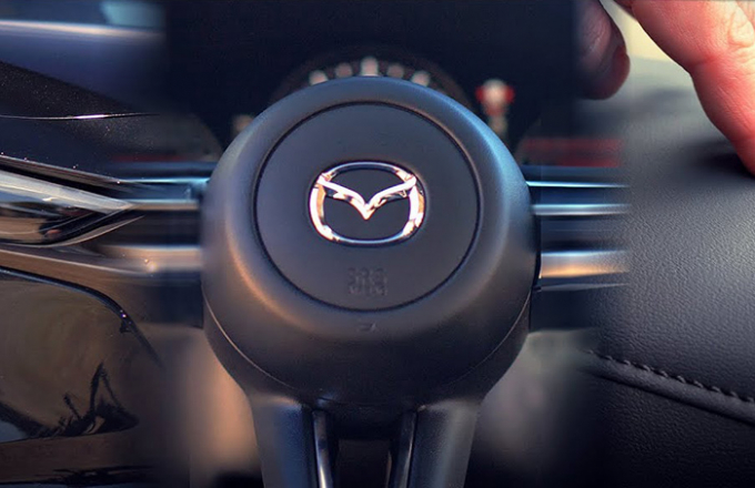 Hơn 260.000 chiếc Mazda 3 bị triệu hồi do logo gắn trên vô-lăng có thể vỡ tan khi túi khí được kích hoạt.