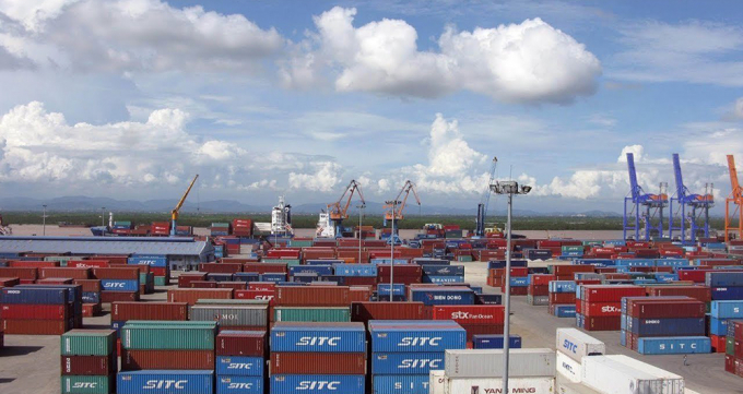 Bộ Công thương đề nghị giảm phí lưu container, kho bãi cho doanh nghiệp. (Ảnh minh họa)