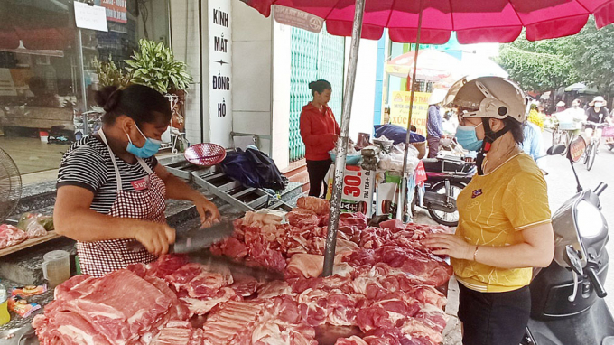 Giá lợn hơi giảm sâu do dịch, chạm “ mức đáy” 2 năm. (Ảnh minh họa)