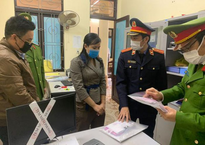 Cơ quan Cảnh sát điều tra Công an tỉnh Quảng Bình đã tống đạt quyết định khởi tố vụ án, khởi tố bị can và lệnh tạm giam đối với Nguyễn Thị Thùy Linh. (Ảnh: NLĐ)
