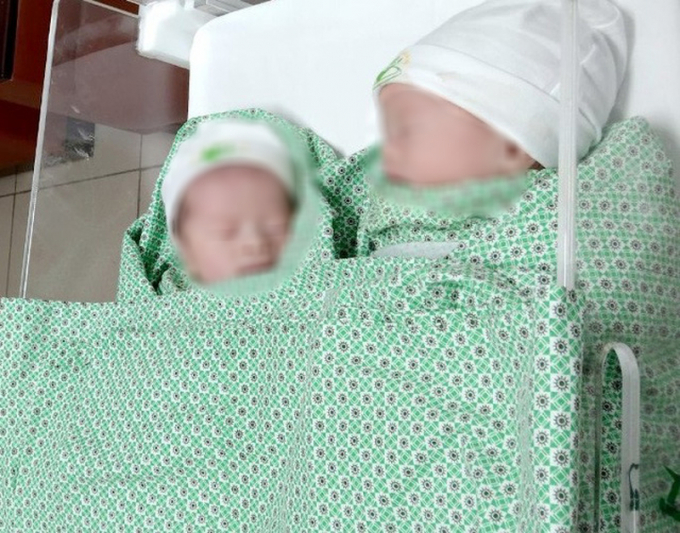 Cặp song thai chào đời khỏe mạnh tại khu điều trị COVID-19 cho sản phụ mang thai của Hà Nội.