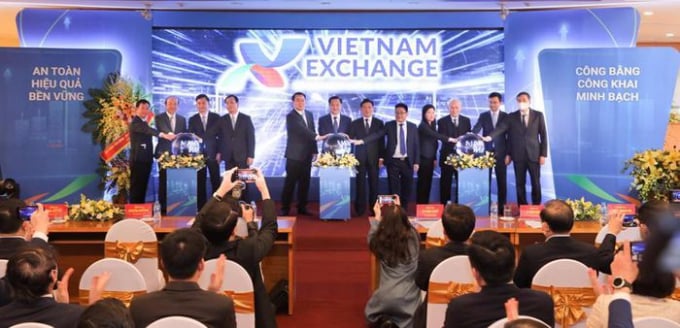 Lễ ra mắt Sở giao dịch Chứng khoán Việt Nam (VNX) diễn ra sáng nay (11/12).