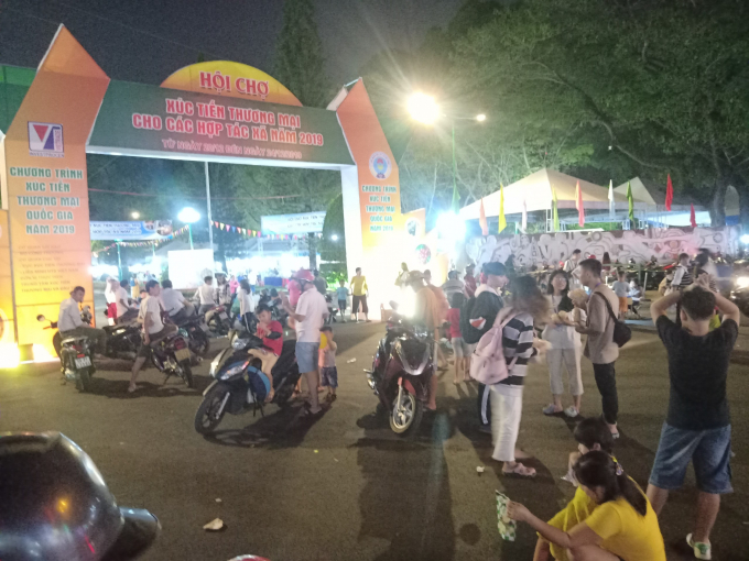 Người dân tham quan Hội chợ tại TP. Hồ Chí Minh