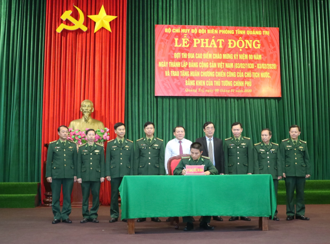 Kí kết phát động đợt thi đua cao điểm chào mừng kỷ niệm 90 năm ngày thành lập Đảng cộng sản Việt Nam