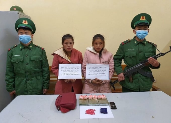 Bắt giữ 02 đối tượng có hành vi vận chuyển trái phép chất ma túy qua biên giới tại khu vực xã Lóng Sập (huyện Mộc Châu, tỉnh Sơn La)