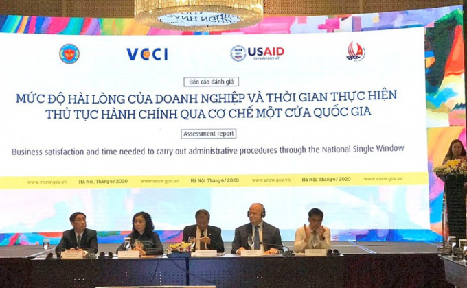 Ngày 22/6, Phòng Thương mại và Công nghiệp Việt Nam (VCCI) cùng Tổng cục Hải quan - Bộ Tài chính công bố Báo cáo “Đánh giá mức độ hài lòng của doanh nghiệp và thời gian thực hiện thủ tục hành chính qua Cơ chế một cửa quốc gia”
