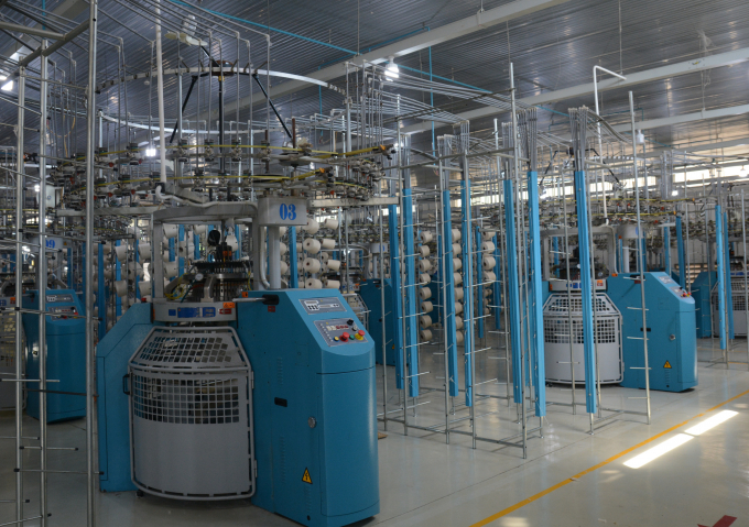 Một phân xưởng dệt tại Cụm công nghiệp Diên Sanh (huyện Hải Lăng) luôn có giải pháp tiết kiệm trong dây chuyền sản xuất
