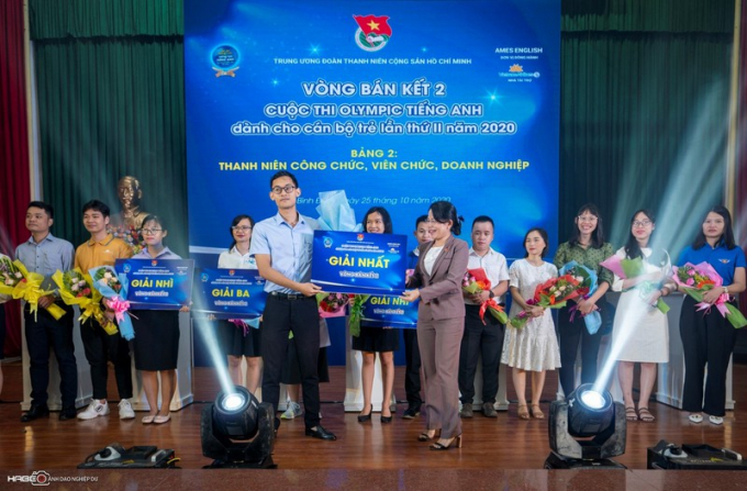 Nguyễn Đăng Quang- cán bộ trẻ cơ quan Tổng cục Thuế - đạt giải nhất vòng bán kết 2 cuộc thi Oplympic tiếng Anh dành cho cán bộ trẻ năm 2020.