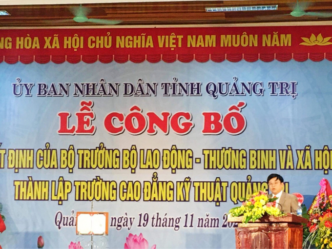 Nhà giáo Lê Thiên Vinh - Hiệu trưởng Trường Cao đẳng kỹ thuật Quảng Trị phát biểu