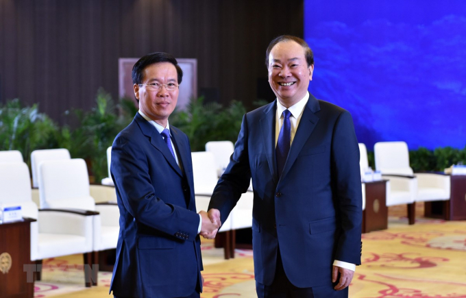 Trưởng ban Tuyên giáo Trung ương Võ Văn Thưởng (trái) và ông Hoàng Khôn Minh, Trưởng ban Tuyên truyền Trung ương đảng Cộng sản Trung Quốc.