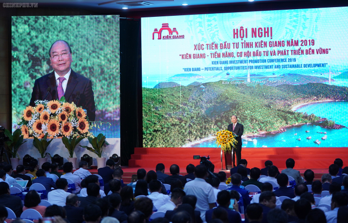 Thủ tướng nhấn mạnh, thu hút đầu tư vào Phú Quốc nhưng kiên quyết không phá vỡ môi trường, cảnh quan tự nhiên vì tầm nhìn ngắn hạn.