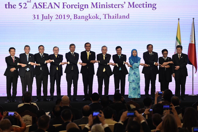 Thủ tướng Thái Lan Prayuth Chan-o-cha cùng ngoại trưởng các nước ASEAN.